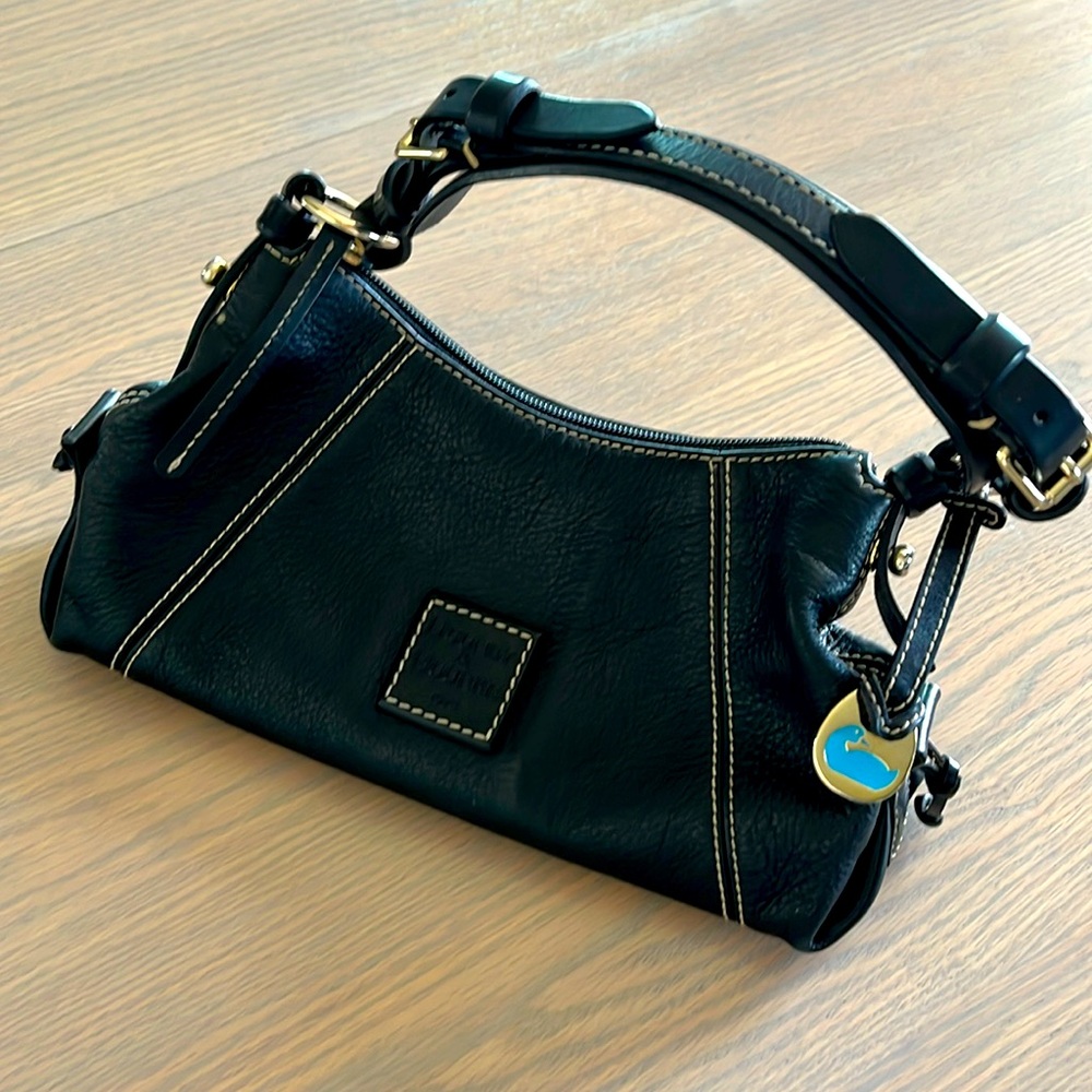Vintage Dooney & Bourke black purse. Leather&zipper pockets &lanyard  12x6x5